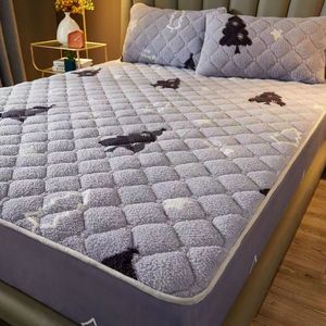 Protector de Colchón Acolchado Grueso y Suave, Funda <span class=keywords><strong>Impermeable</strong></span> y Transpirable con Bolsillo Profundo para Cama, para Hogar y Hotel - Product Image 3