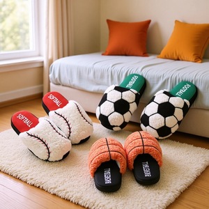 Pantoufles en peluche de football mignonnes, chaussures chaudes assorties pour la famille, pantoufles d'intérieur antidérapantes et moelleuses pour adultes et enfants, automne-hiver - Product Image 1