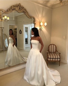 Robe de mariée en satin, robe de mariée personnalisée, robe de mariée qui met en valeur la poitrine, robe de mariée élégante et sobre, robe de mariée de style ancien - Product Image 3
