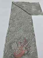 Tissu en tulle vert sauge brodé de fleurs et de vigne, avec dentelle en maille à paillettes argentées, idéal pour robe de mariée de jardin, de demoiselle d'honneur, de soirée ou de bal de promo