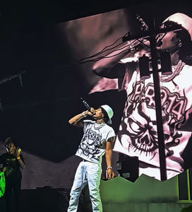 חולצת טי גרפית של חובב חתולים מצחיקים - חולצת טי עם הדפס חתול שחור קוואי בכוס קפה ללבוש יומיומי, 100% כותנה - Product Image 6