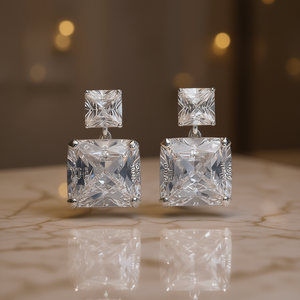 Tiffany & Co. Boucles d'oreilles clous en cristal, argent 925, sertissage griffe géométrique, classiques pour femme, usage quotidien - Product Image 2