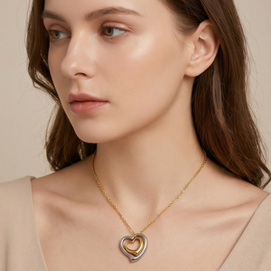 Collar de Clavícula Moderno de Alta Gama con Doble Corazón Entrecruzado en Dos Tonos Brillantes, de Acero Inoxidable de Alta Calidad - Product Image 3