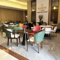 Chaise de restaurant en gros, mobilier de salle à manger moderne, chaise de salle à manger nordique en métal, chaise de salle à manger en velours avec pieds en métal