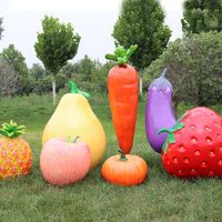 Cartoon fruit- en groentesculpturen Tuinlandschap Creatieve fruitsculpturen Landelijke fruit- en groentesculpturen