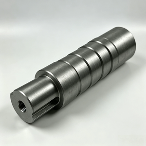 เพลาขับเคลื่อนแบบขึ้นรูปด้วยเครื่อง CNC ตามสั่ง และเพลาขับเคลื่อนแบบขึ้นรูปจากเหล็กอัลลอยด์พร้อมร่องลิ่ม ร่องเกลียว และหน้าแปลน มีบริการ OEM - Product Image 2