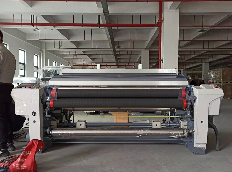 USED Japan Tsudakoma ZW405 Water Jet Loom - Efficient Weaving