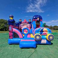 Surface de rebond gonflable stable, sûre et souple pour les carnavals, les événements festifs et les célébrations familiales.