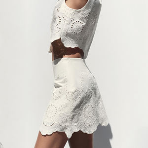 Conception d'usine de hauts et robes sans manches brodés ajourés à la mode, ensemble deux pièces en lin et coton sur mesure - Product Image 4