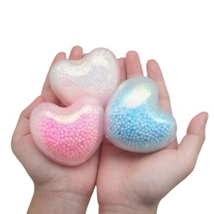ของเล่นบีบคลายเครียดรูปหัวใจใส ของเล่นบีบฟองน้ำรูปหัวใจสร้างสรรค์ บรรเทาความวิตกกังวล - Product Image 1