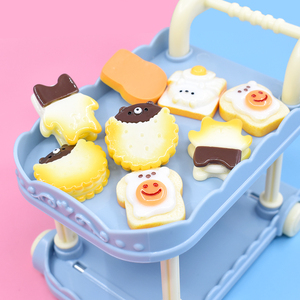 Cabujón de resina con parte trasera plana, diseño de pan de dibujos animados Kawaii, juguete de comida en miniatura para decoración de fundas de teléfono DIY y llaveros - Product Image 3