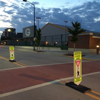 Panneaux de signalisation Centerline pour piétons dans la rue Panneau de signalisation Stop pour base fixe Portable Step-N-Lock Stop/Yield