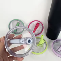 Couvercle à Paille Rabattable Sans BPA pour Gobelet Stanley Quencher de 40 oz, Anti-Fuite et Réutilisable, Couvercle de Remplacement pour Gobelet