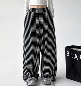 <span class=keywords><strong>Pantaloni</strong></span> larghi larghi da donna a righe bianche e <span class=keywords><strong>nere</strong></span> di alta qualità personalizzati 100% <span class=keywords><strong>pantaloni</strong></span> della tuta Casual di cotone - Product Image 1