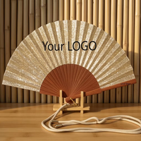 Kipas Tangan Kayu Custom Tali 23cm Besi Kayu Lipat Kipas Custom Lukis Ramah Lingkungan Seni Rakyat Kain Berkilau Motif Bunga Pernikahan