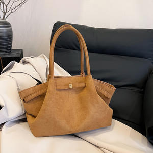 Sac à main tendance pour femme en PU souple 2025, capacité de 1 à 1,9 L, fermeture éclair, imperméable, sac fourre-tout simple, bandoulière chaîne - Product Image 5