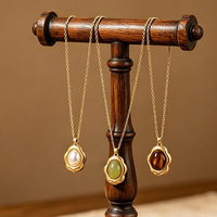 Nouveautés Bijoux Tendance 2026 : Collier Délicat en Pierre Naturelle Rose et Verte avec Pendentif Géométrique Irrégulier Sophistiqué TGXL15343