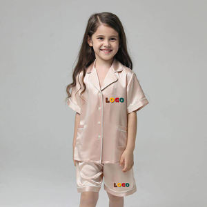 Vente en gros <span class=keywords><strong>de</strong></span> <span class=keywords><strong>chemise</strong></span> <span class=keywords><strong>de</strong></span> <span class=keywords><strong>nuit</strong></span> en soie avec logo personnalisé Vêtements <span class=keywords><strong>de</strong></span> <span class=keywords><strong>nuit</strong></span> à manches courtes pour petites filles Ensemble <span class=keywords><strong>de</strong></span> pyjamas en satin pour enfants - Product Image 3