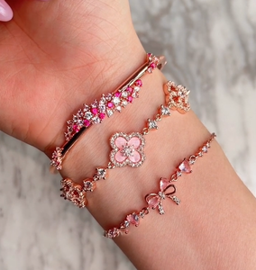 Bracelet fleur en acier inoxydable plaqué or, résistant à l'eau et inaltérable, best-seller TikTok de Fanhua Jewelry - Product Image 1