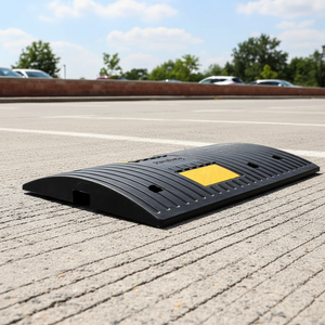 แผ่นยางชะลอความเร็วคุณภาพสูง Ileri Trafik ECO-Rubber ขนาด 33x30x4 ซม. สะท้อนแสง 2 จุด ความเร็ว 25-45 ไมล์ต่อชั่วโมง สำหรับพื้นผิวคอนกรีต  แผงกั้นความปลอดภัยบนถนน ILT5330 - Product Image 3