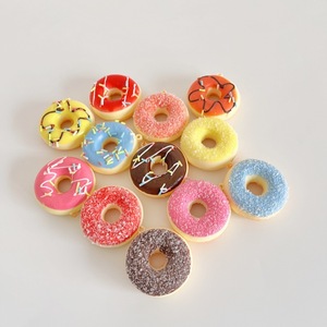 Donut sensoriel anti-stress en PU à rebond lent, imitation alimentaire, 5,5 cm - Product Image 1