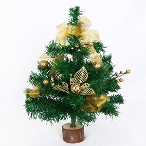 Vente en gros directe d'usine <span class=keywords><strong>Mini</strong></span> arbre de Noël hybride <span class=keywords><strong>sapin</strong></span>/pin/eucalyptus avec aiguilles en PVC et petit ornement - Product Image 3