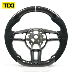 Volante TDD de Fibra de Carbono Real con Franja Central Blanca para Porsche 911 718 Cayman Macan Cayenne Panamera 996 997 987 991 - Product Image 2