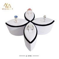 Présentoir à bijoux Webest en bois noir avec plateau en cuir PU pour bagues et bracelets
