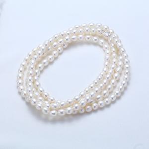 Collier long en perles d'eau douce blanches pour femmes, qualité 5 mm, enveloppé en 2 cercles, légères imperfections, avec une chaîne chic pour pull - Product Image 3