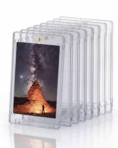 Porta Tarjetas Magnéticas Sellado NOVISON 35PT, Ultra Transparente, Resistente a los Rayos UV, 63x88mm, PS, para Exhibir Tarjetas Deportivas y de Juego - Product Image 1