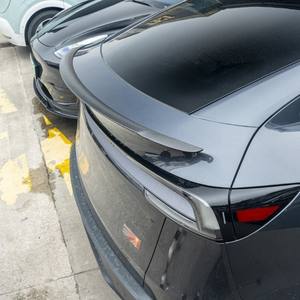 <span class=keywords><strong>Aileron</strong></span> arrière en fibre de carbone sec pour Tesla Model Y 2025 ans MODELY Modification de <span class=keywords><strong>voiture</strong></span> et mise à niveau Kit de carrosserie léger mat pour aile arrière - Product Image 4