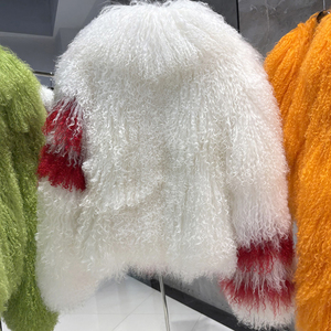 Giacca Corta Avant-Garde Bicolore con Ampio Colletto in Pelliccia, Cappotto Invernale Corto da Donna in Vera Pelliccia di Pecora Mongola - Product Image 3