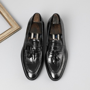 Chaussures habillées en cuir de vachette gaufré élégantes pour hommes avec pompons, à enfiler, style décontracté - Product Image 2