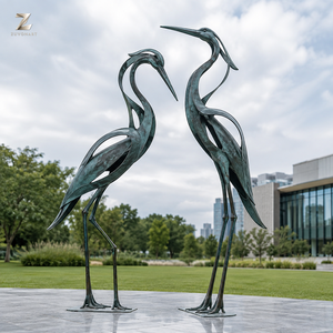 Statues de cigognes en bronze grandeur nature, sculptures d'oiseaux en métal pour l'extérieur, paire pour villa, jardin, étang, hôtel, complexe hôtelier et projets paysagers - Product Image 1