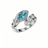 Bague en argent S925 plaqué rhodium avec gemme bleue YAG taille marquise, bande géométrique en diamant, design ouvert ajustable pour occasions festives