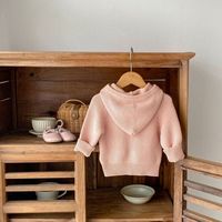 Pull en tricot pour bébé nouveau-né avec logo personnalisé, cardigan à capuche, pull chaud en tricot pour bébé, vêtements pour filles, couleur unie