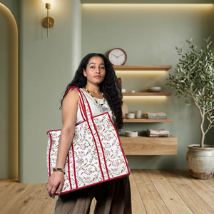 Sac fourre-tout en coton imprimé artisanal bohème, design matelassé à empiècements, bordure rouge, fermeture éclair, idéal pour les voyages, la plage, le shopping, toutes saisons - Product Image 3