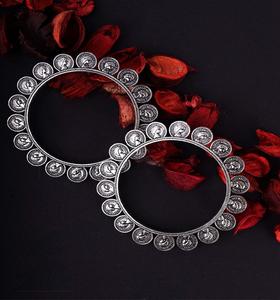 ชุดกำไลโลหะเงินสำหรับผู้หญิงทำมือแบบแฟชั่นกรอบสีเงินออกซิไดซ์สีเงินแบบดั้งเดิม - Product Image 1