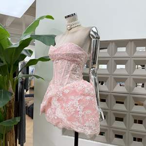 Abito Formale Elegante di Alta Qualità, Mini Abito a Linea A Senza Spalline con Decorazioni Floreali e Struttura a Lisca di <span class=keywords><strong>Pesce</strong></span> - Product Image 2