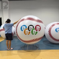 Ballon publicitaire géant gonflable en hélium pour baseball/softball, personnalisé pour exposition/campagne sportive/liga sportive