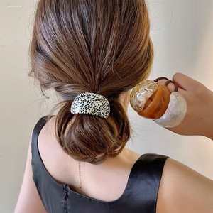 Élastique à cheveux coréen en acétate courbé – Élégant accessoire <span class=keywords><strong>de</strong></span> coiffure pour femmes, idéal pour la Saint-Valentin et le Nouvel An - Product Image 3