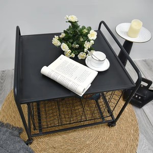 Table de chevet moderne en métal noir avec roulettes pour la décoration intérieure - Product Image 2