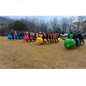 Amusant équipement de construction d'équipe gonflable punaise gonflable course jeu de saut de saucisse gonflable