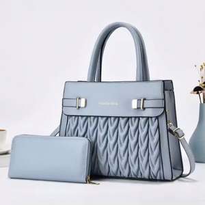 Bolsa de lona estilo mensajero con letras en chenilla estilo 3D con diseño 2D - Product Image 4