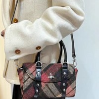 Nouveau Sac à Main en PU 2026 pour Femme, Grande Capacité, Portable, Style Punk Automne, avec Rivets et Fermoirs, Porté Épaule ou Croisé