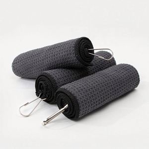 Toalla de Microfibra Tipo Waffle para Golf, Pesca y Senderismo con Gancho - Product Image 2