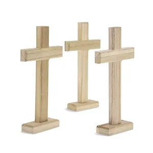 Precio al por mayor Decoración religiosa Madera tallada Ortodoxa Cruces de pie de madera para la oración de la Iglesia