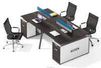 Station de travail de bureau en bois 4 places avec cloisons de bureau modernes, installation murale imperméable et résistante aux rayures