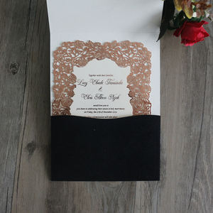 Cartes d'invitations de <span class=keywords><strong>mariage</strong></span> élégantes en or rose avec fleur découpée au laser avec enveloppe de poche en velours - Product Image 4