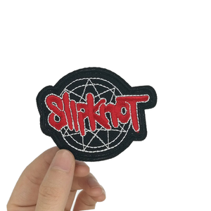 Parche Bordado Termoadhesivo Slipknot con Logotipo Negro y Rojo, Forma Irregular, Aplique de Tela para Ropa y Gorras - Product Image 1